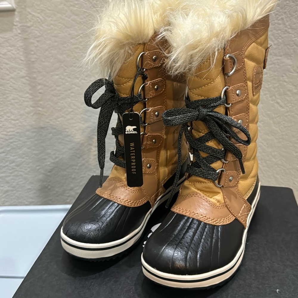 NWT Sorel Tofino Boots Size 1
